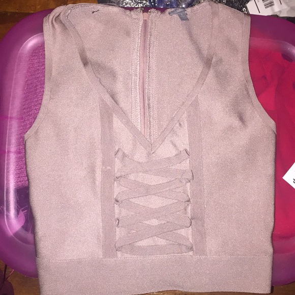 Charlotterusse Cream short shirt. - Picture 5 of 6